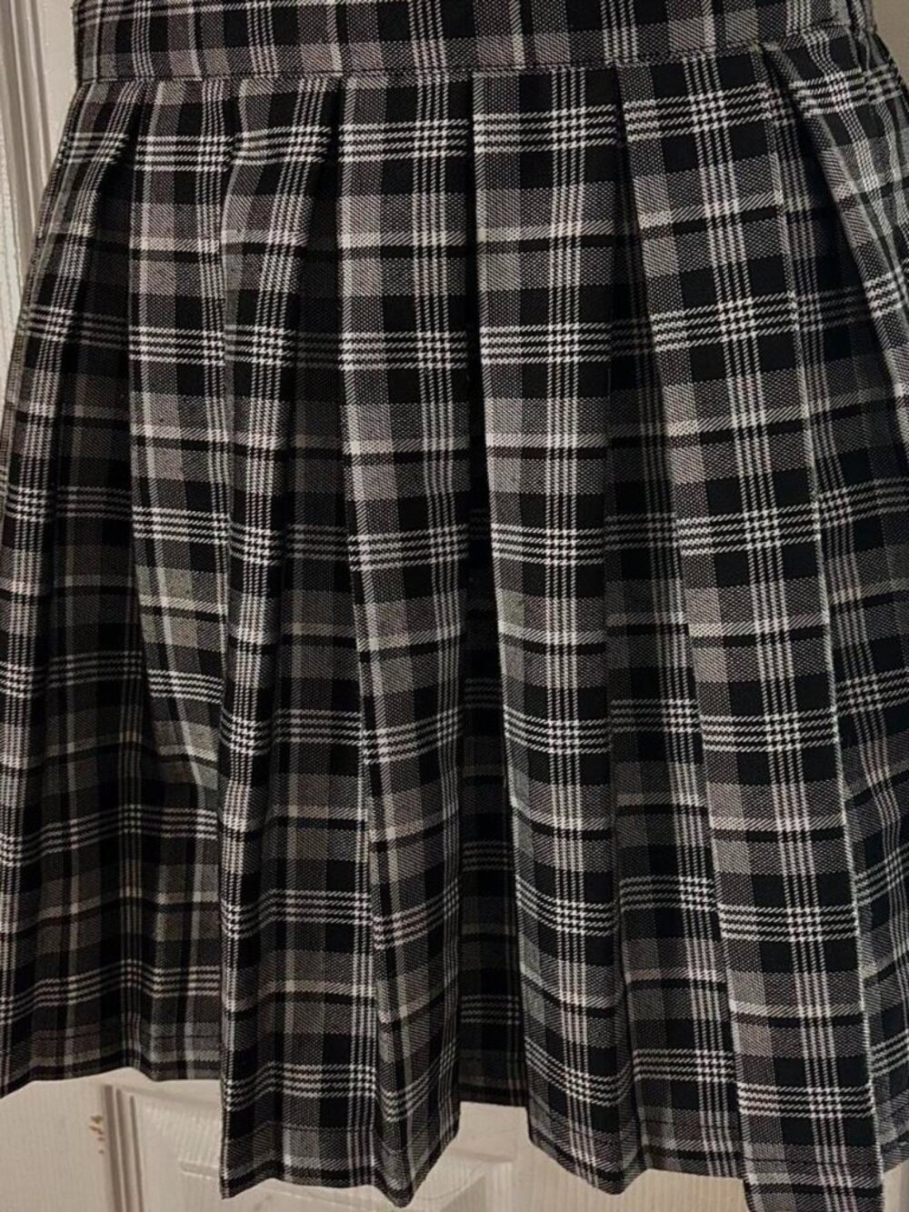 Cali 1850 black and white plaid pleated skirt